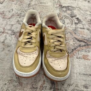 Nike Kids Sneakers in Tan and Cream